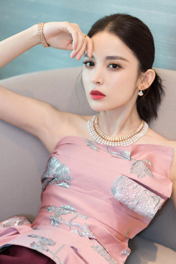 女明星专辑古力娜扎生活照图片