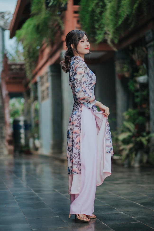 改良旗袍装美女写真图片