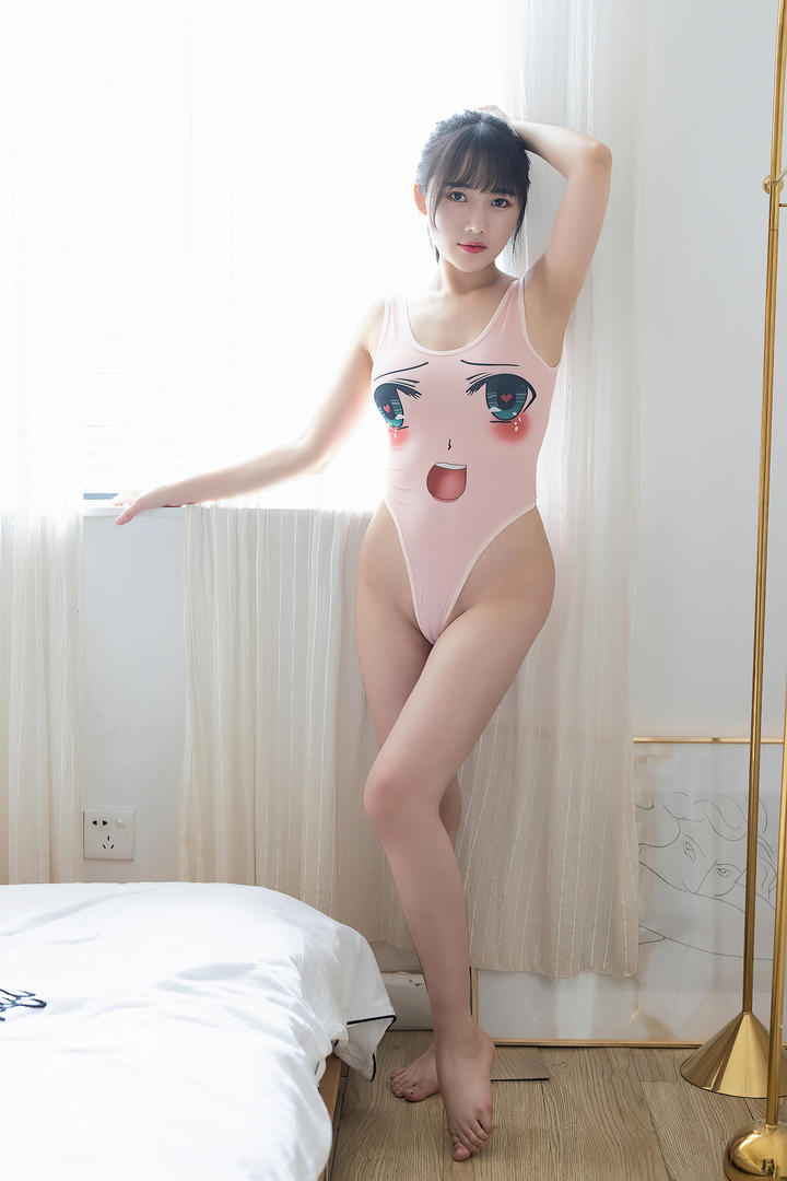 穿着可爱睡衣的性感美女模特唐心写真图片