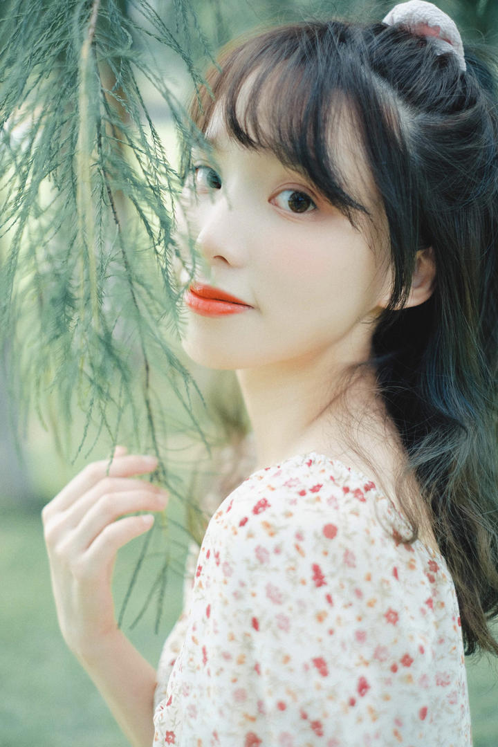 高清唯美清纯可爱女生头像碎花洋裙美女写真图片