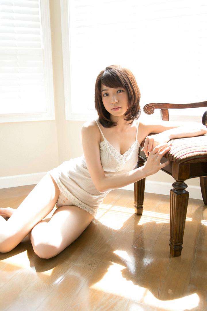 精选日本清纯吊带睡衣美女照片在线欣赏