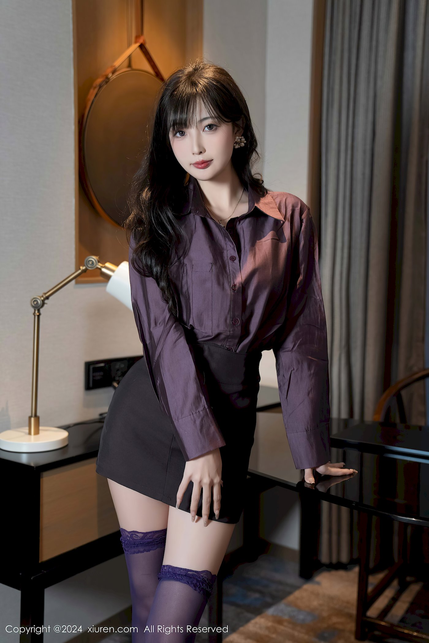 秀人网模特林星阑灵动丝足搭配紫色丝袜性感写真