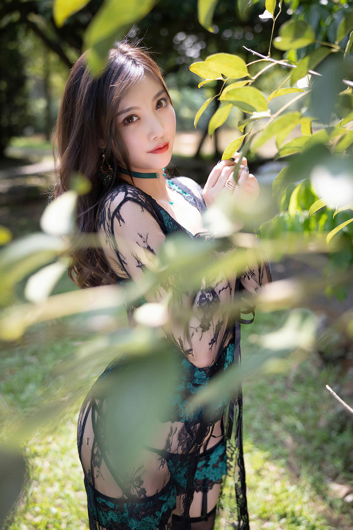 4K高清美女壁纸杨晨晨户外写真套图