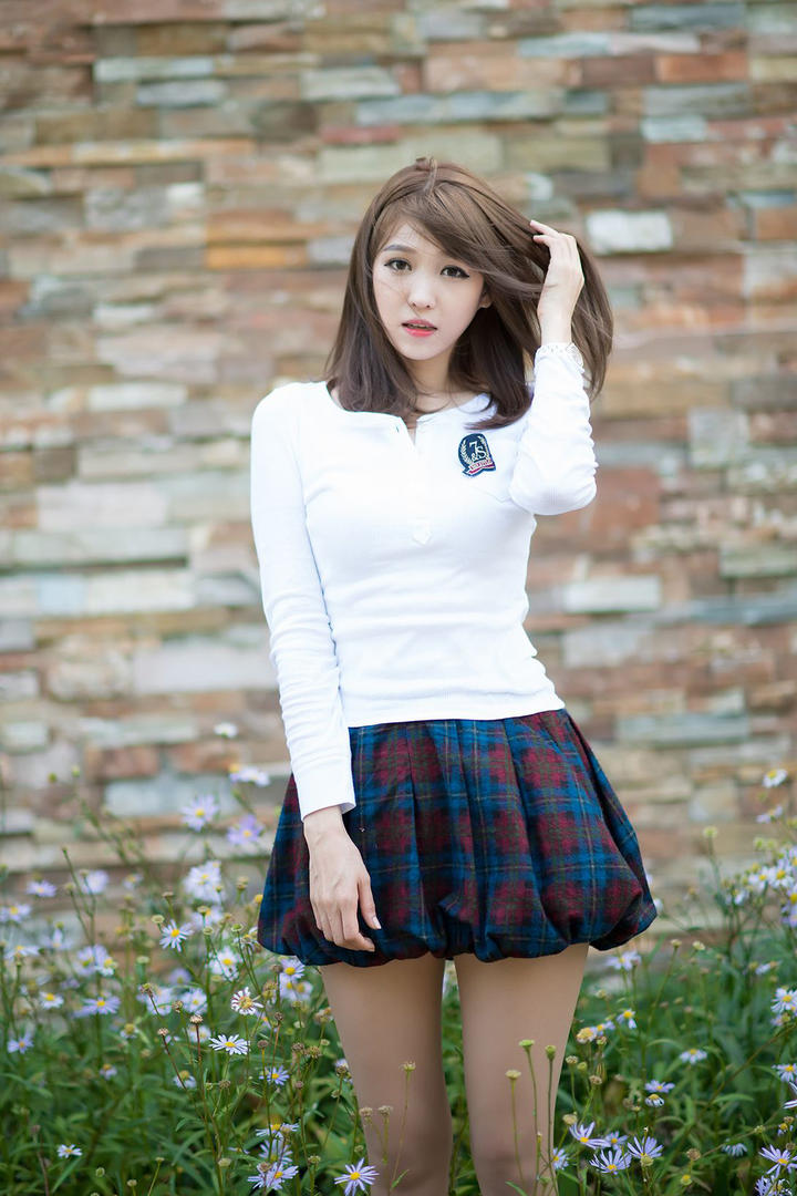 撩起头发的高清韩国清纯美女图片