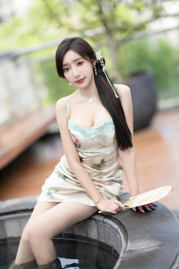 mm131美女大尺度私密照尤果网女神王馨瑶性感旗袍写真图片