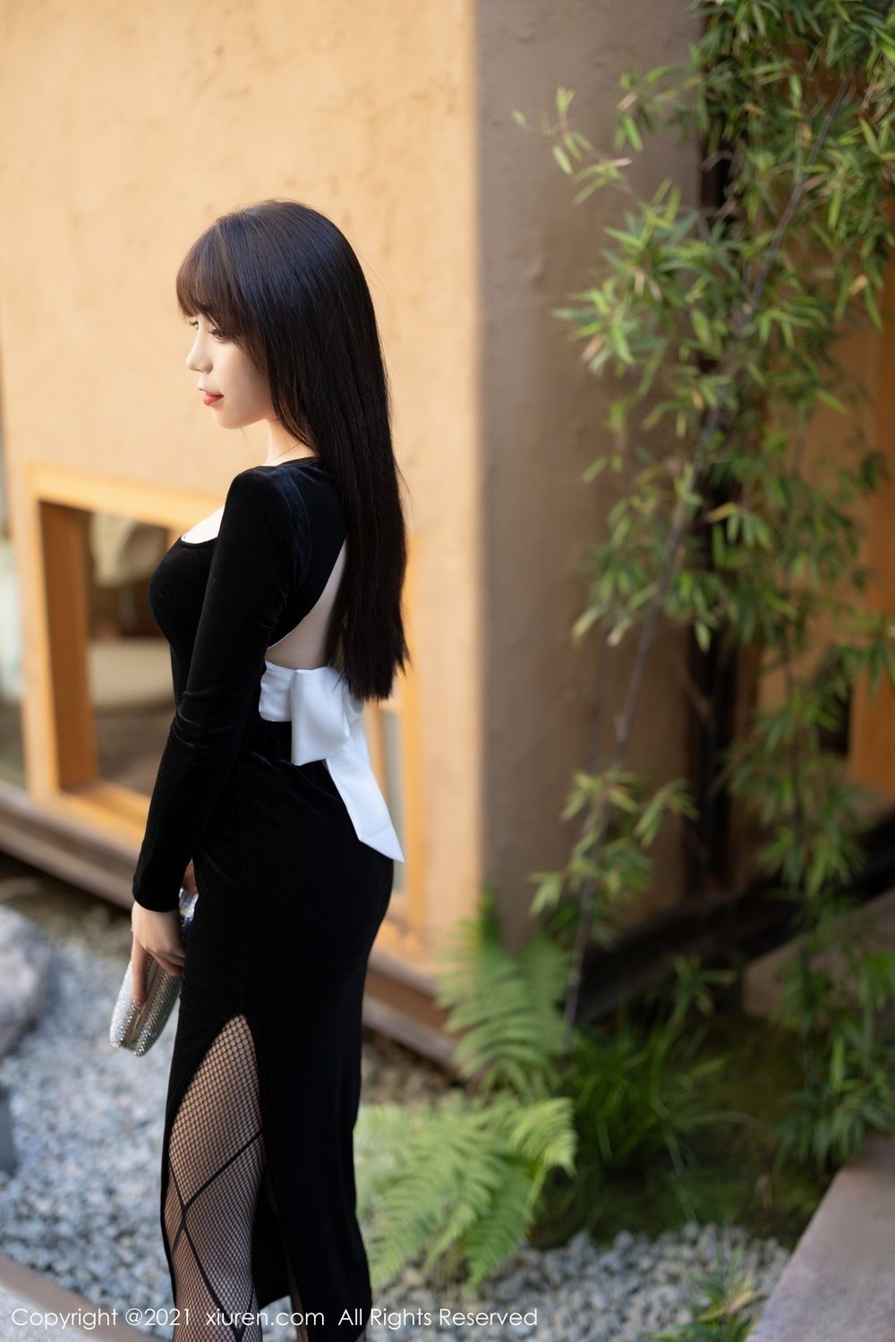 秀人网性感女神芝芝Booty黑色典雅上衣搭配网格黑丝系列套图