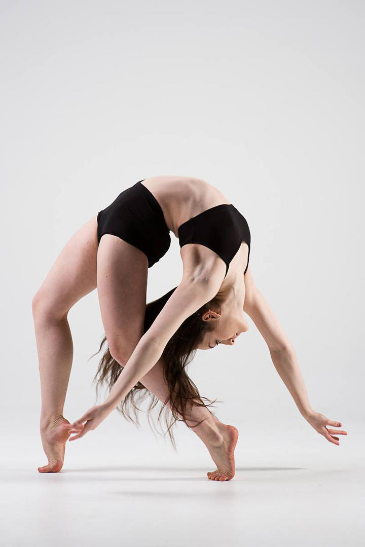 身体柔软的美女跳舞图片