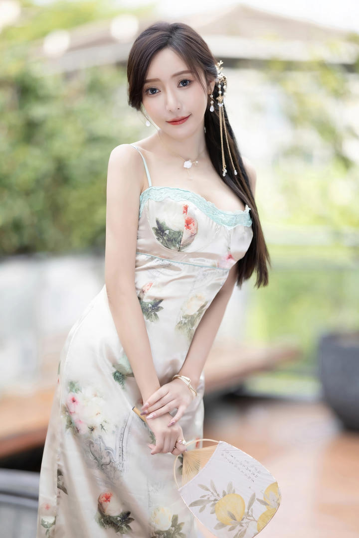 气质旗袍美女王馨瑶mm131美女大尺度私密照尤果写真套图
