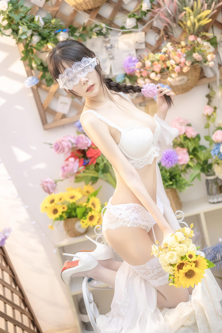 清纯女生大胆美女穿内衣图片写真