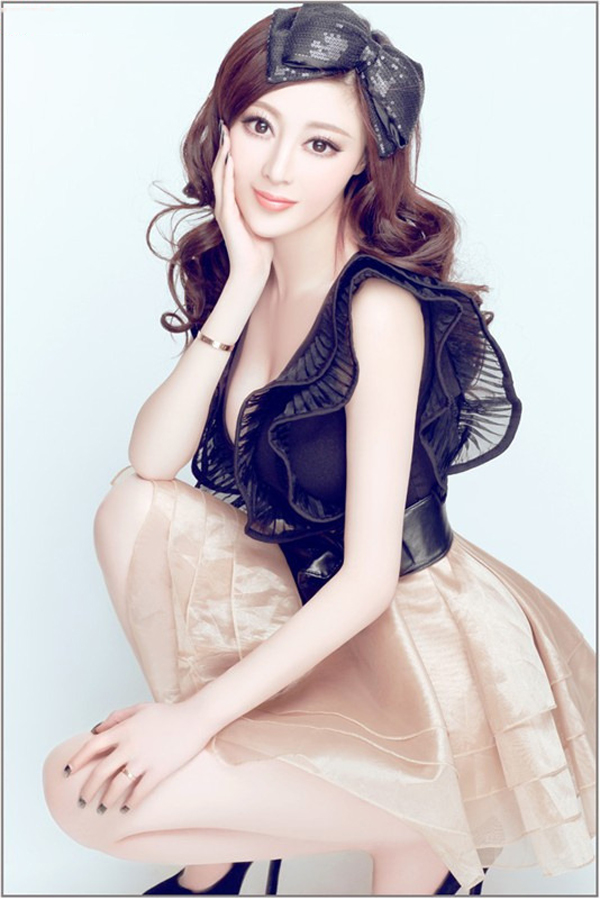 美女模特肖雨轩露性感美胸