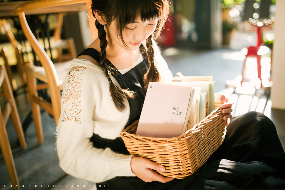 小店里的清纯可爱少女