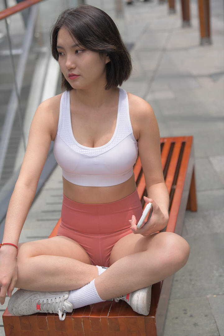 街拍日本清纯紧身裤美女131壁纸图片