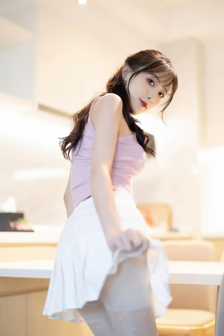 性感女神林星阑掀起裙子亚洲国产美女爽图在线观看