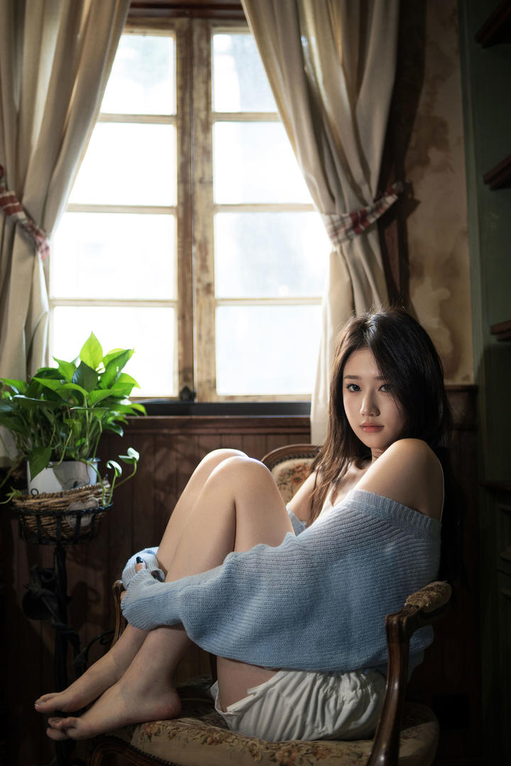 长腿美女主播图片