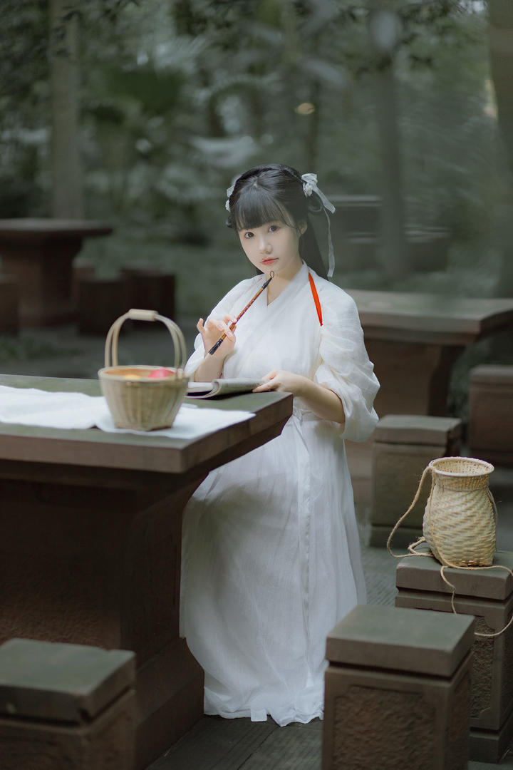 练习书法的唯美古装少女美女壁纸图片