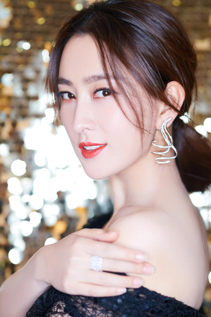 娇艳红唇国内美女明星马苏写真图片