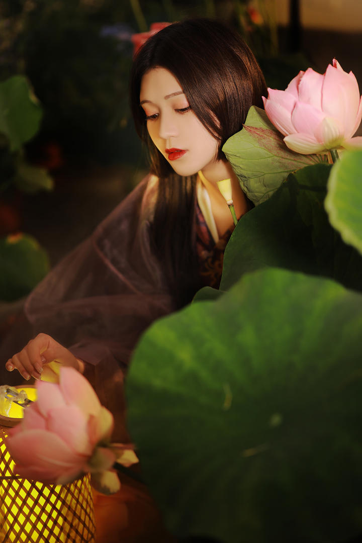 采荷的清纯唯美古装美女气质写真图片