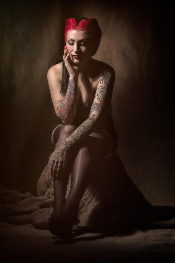 欧美花臂成熟美女性感人体艺术图片欣赏