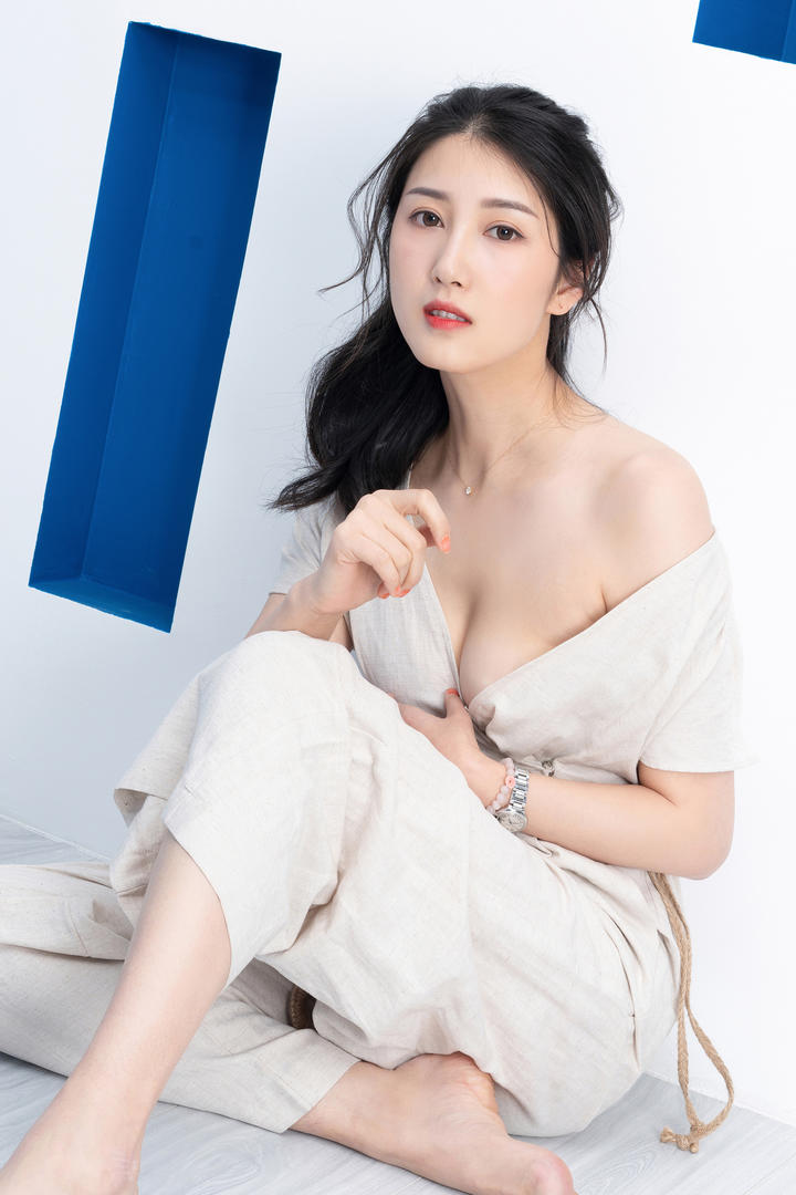 XIUREN秀人国模气质美女私拍艺术写真集