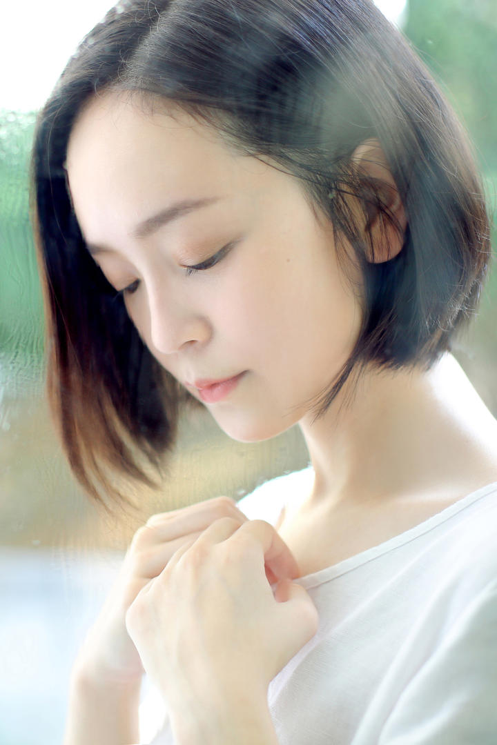 温柔短发女生头像真人图片下载