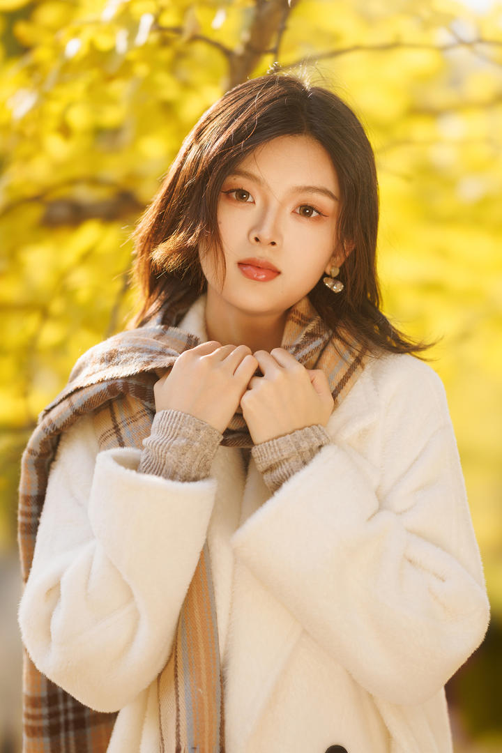 中国短发气质美女高清人像艺术写真图片