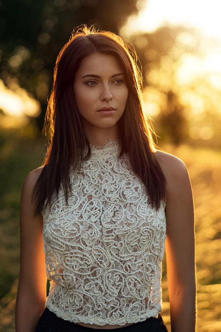 阳光下的欧美美女艺术写真