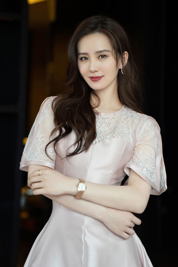 优雅大方的气质美女明星刘诗诗高清壁纸图片