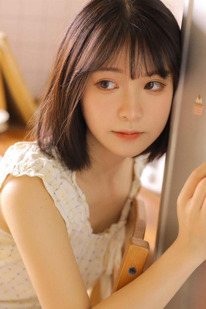 极品清纯短发美女写真