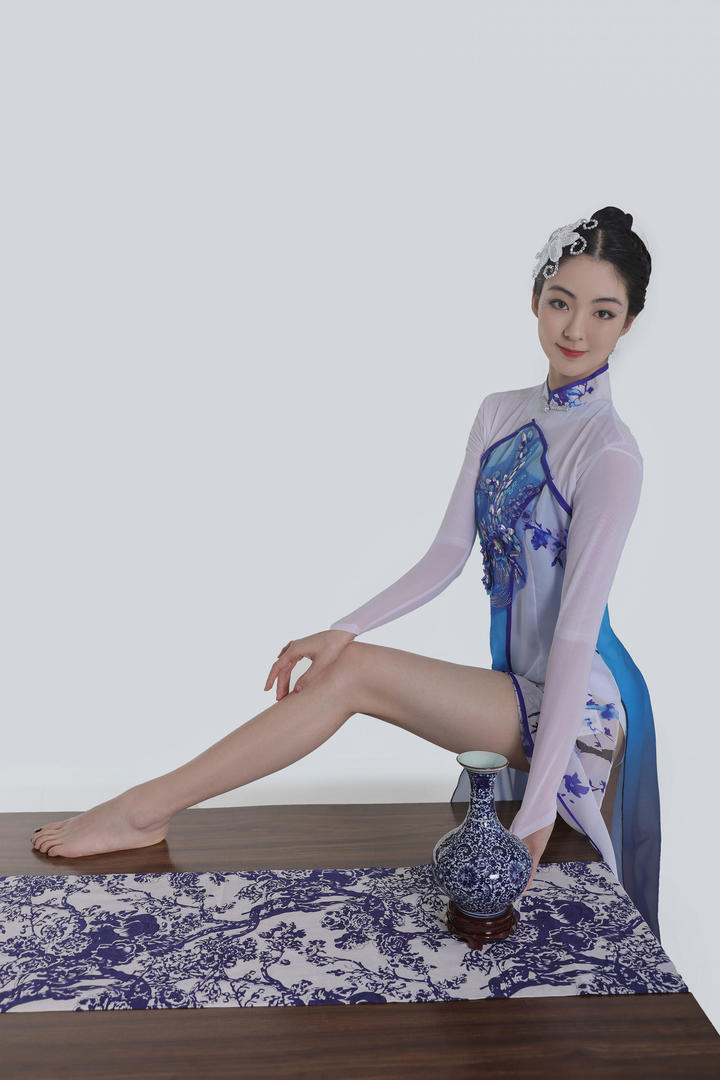 高清性感美腿古装美女青花艺术照