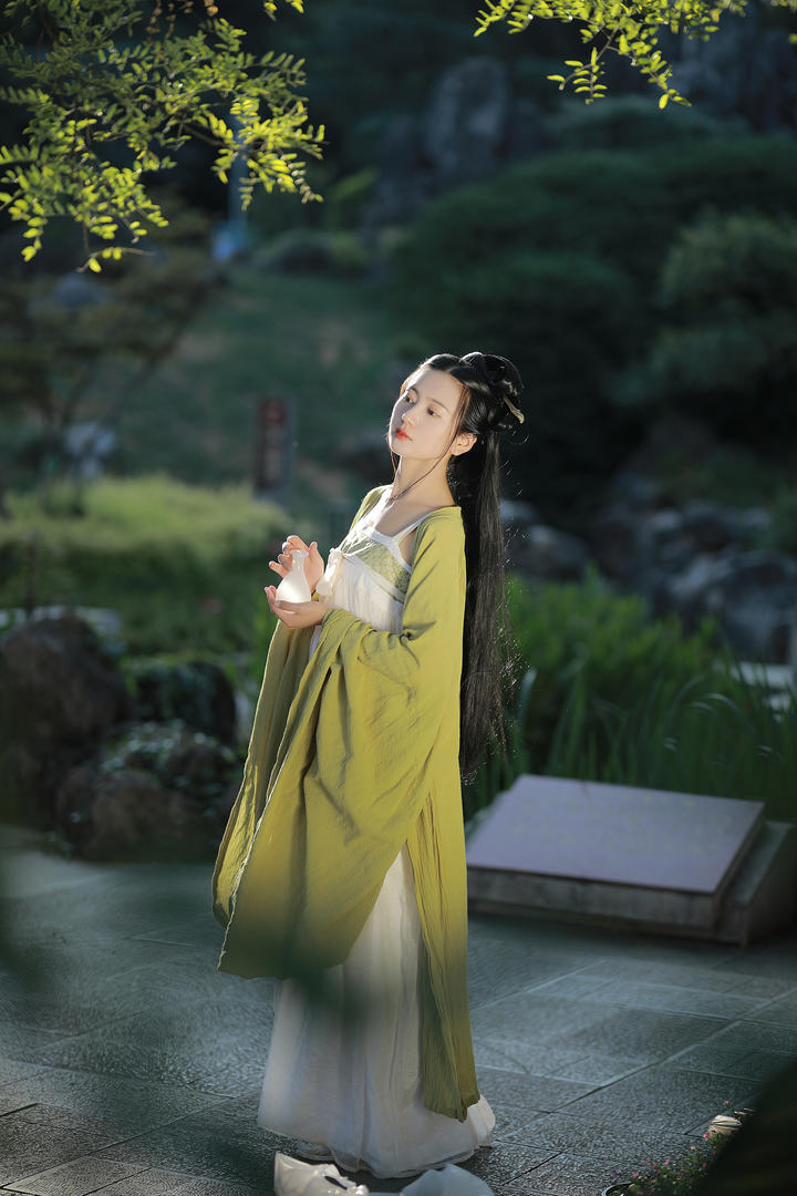 清纯淡雅古风汉服美女唯美艺术照图片