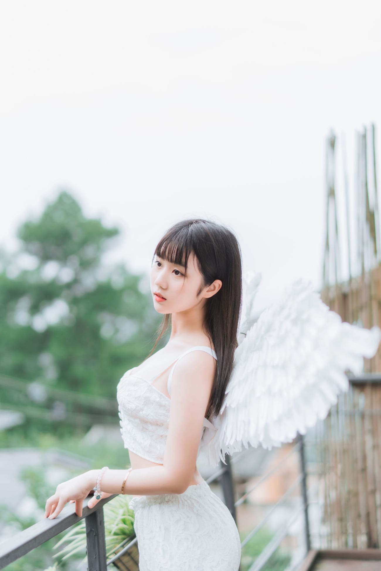 网络红人镜酱白色天使翅膀多套服饰黑长直清纯写真