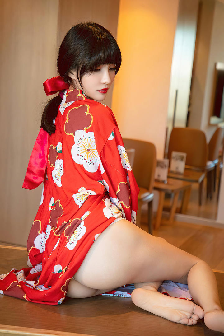 日本性感和服美女半裸人体艺术摄影图片