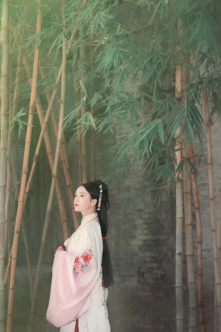 竹林里的古装美女摄影图片高清