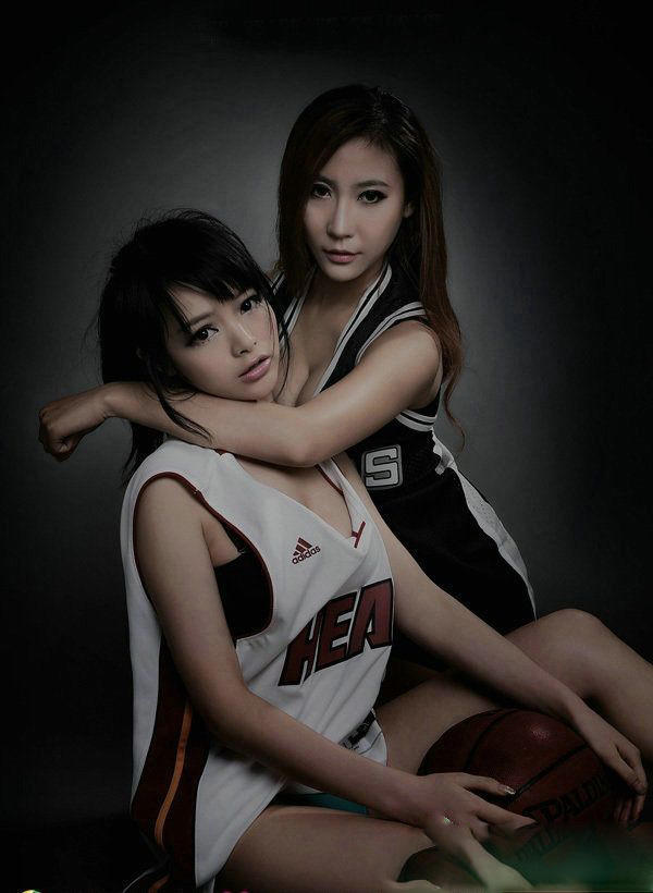 野性十足热辣篮球姐妹花