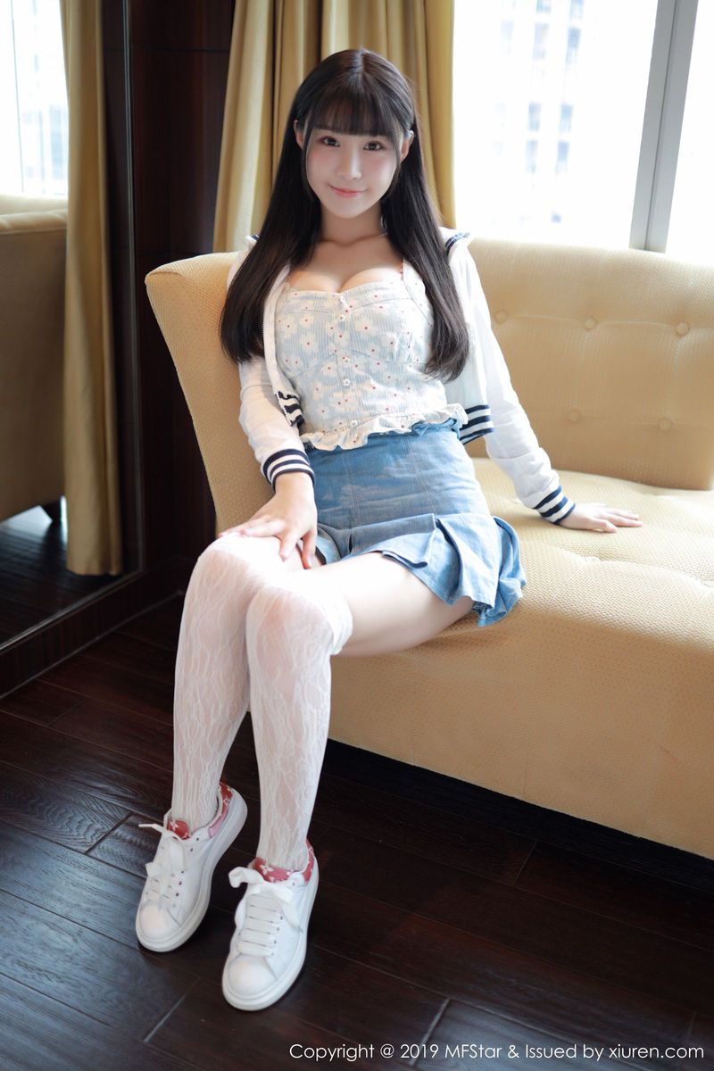 模范学院性感女神Barbie可儿波涛胸涌内衣诱惑足量写真