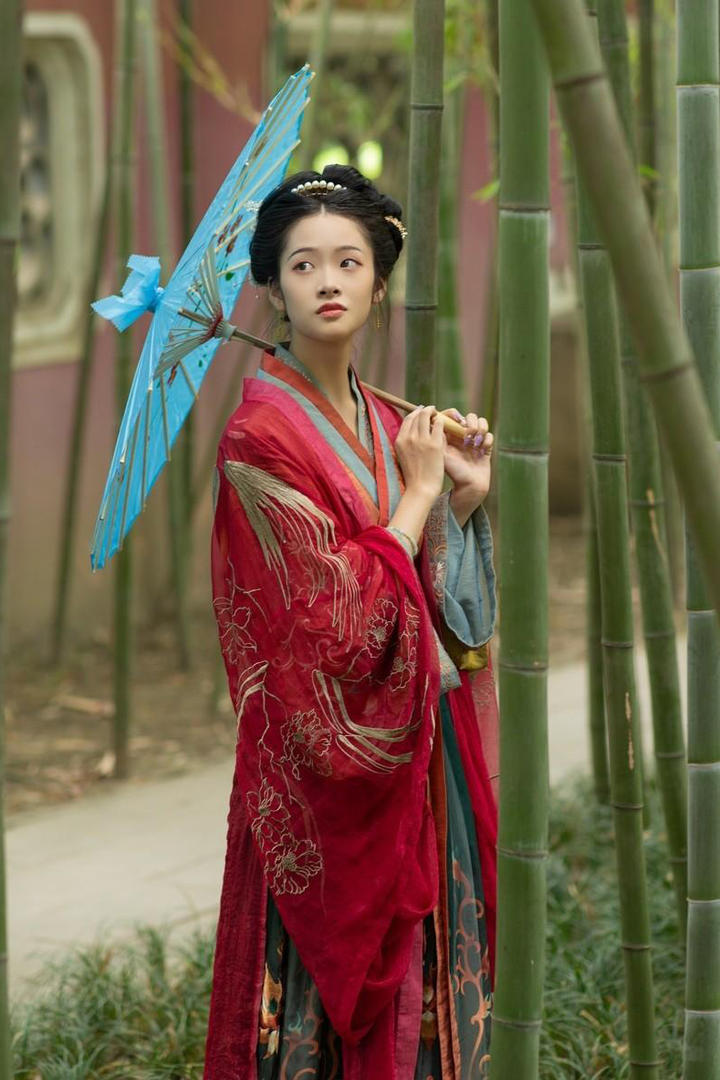 竹林里的唯美古装美女写真图片