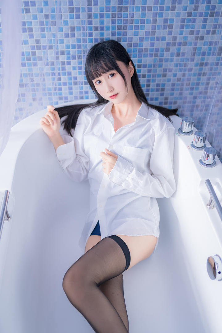 yoyo清纯女生泳装大胆写真图片免费观看