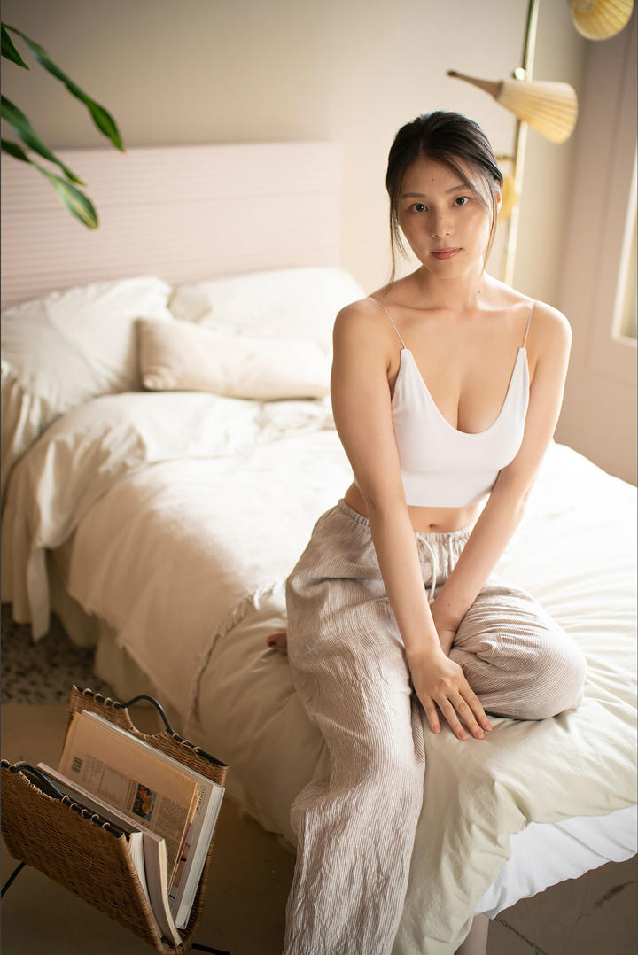 高清美女空姐卧室写真