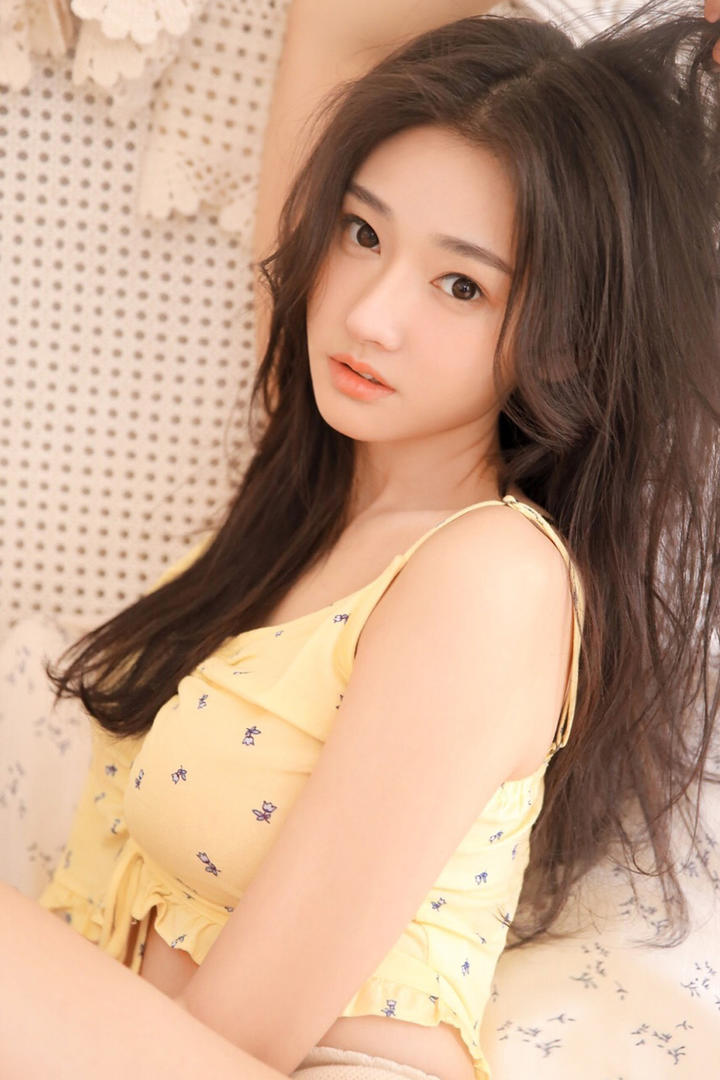 清纯大胸美女写真图片