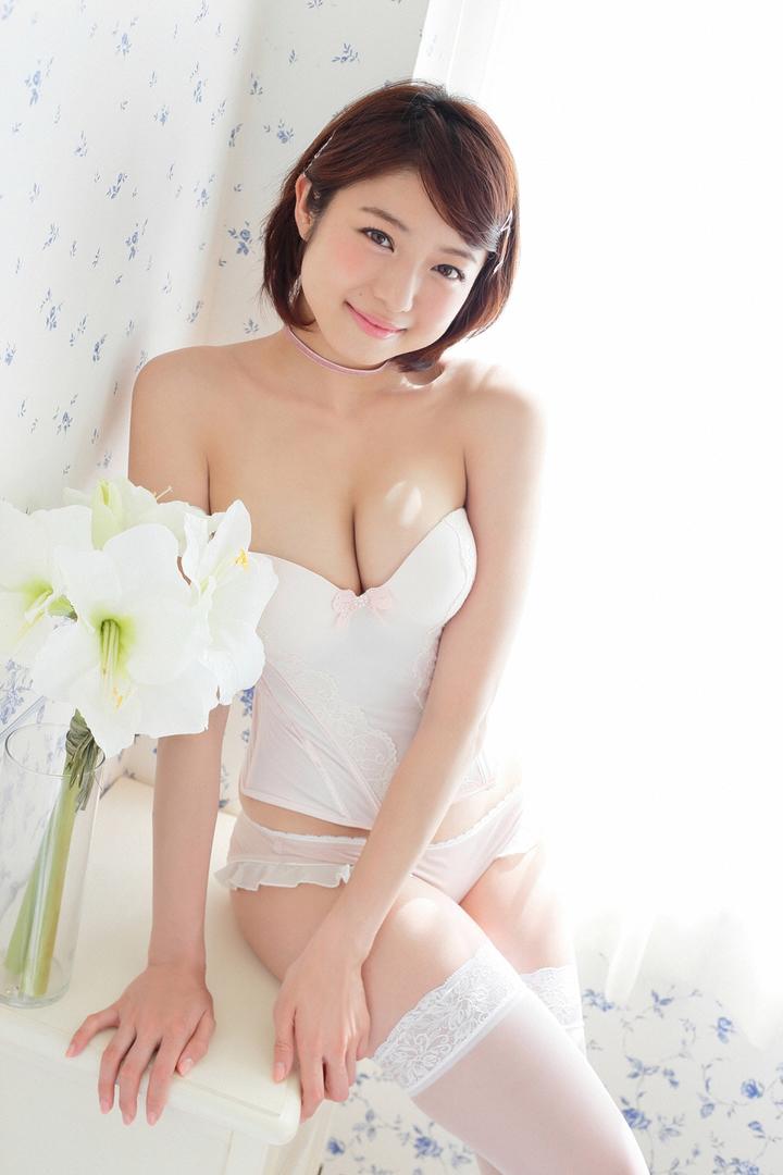 日本极品美乳AV女优GOGO人体艺术写真图片