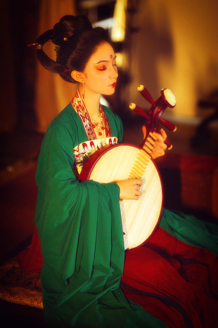 弹琵琶汉服古装美女艺术写真高清图片