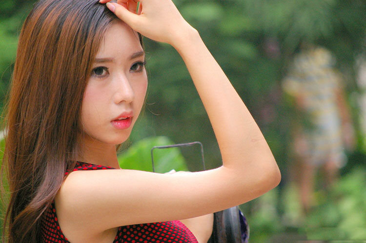 邻家姑娘的红裙美拍