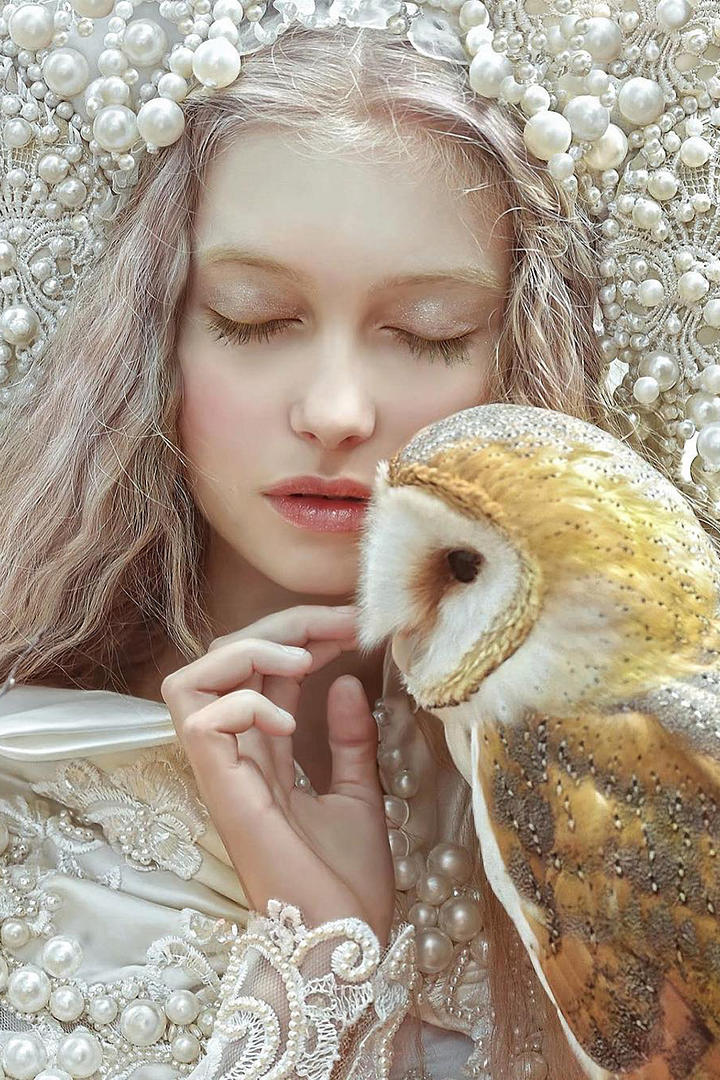 国外高清美女与猫头鹰艺术人像摄影图片