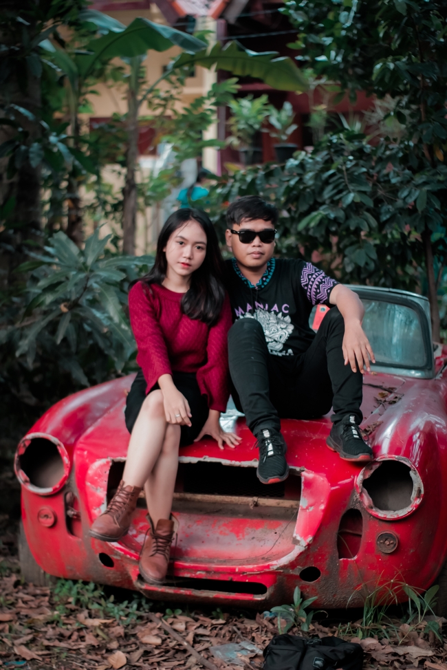 亚洲森林风情侣写真图片