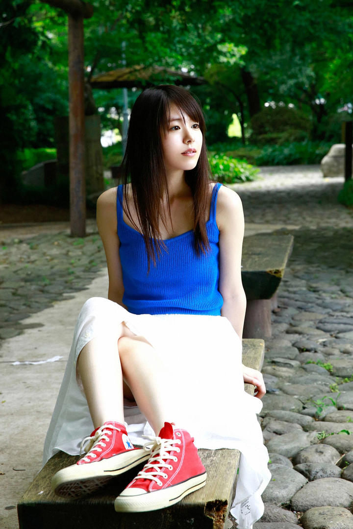 公园里的日本高清美女图片