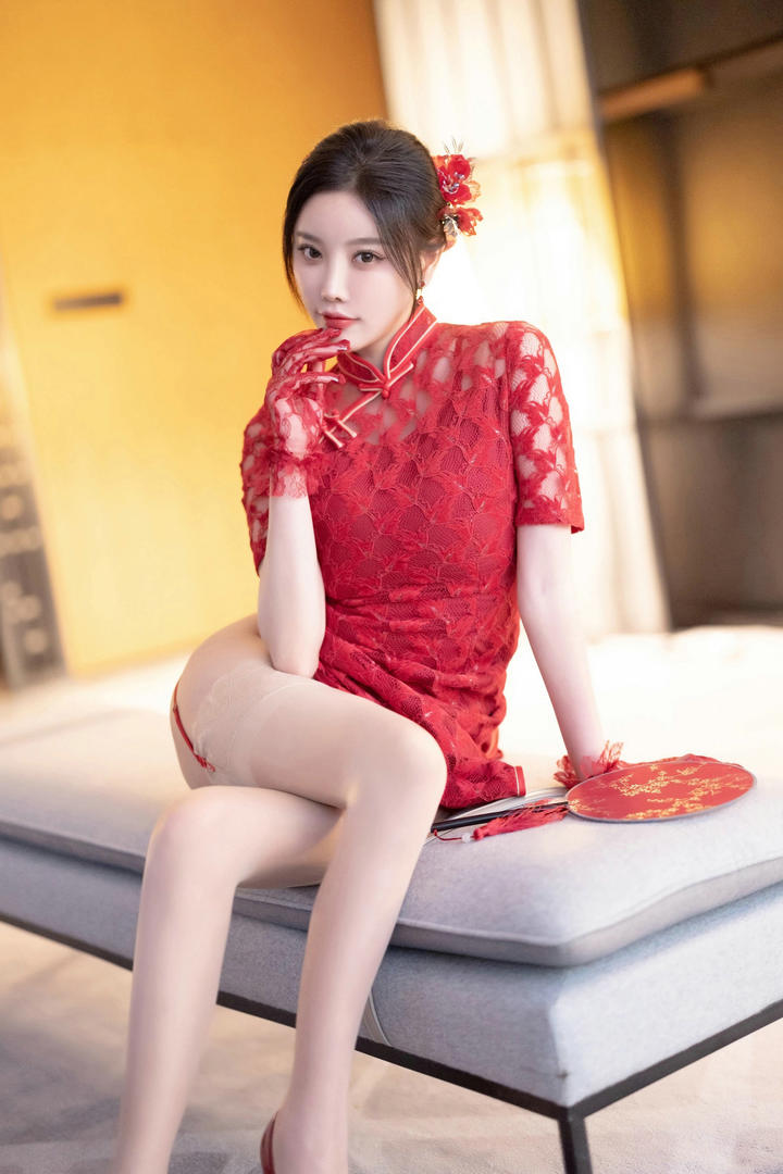 红色旗袍美女模特杨晨晨秀人网嫩模私拍图片大全