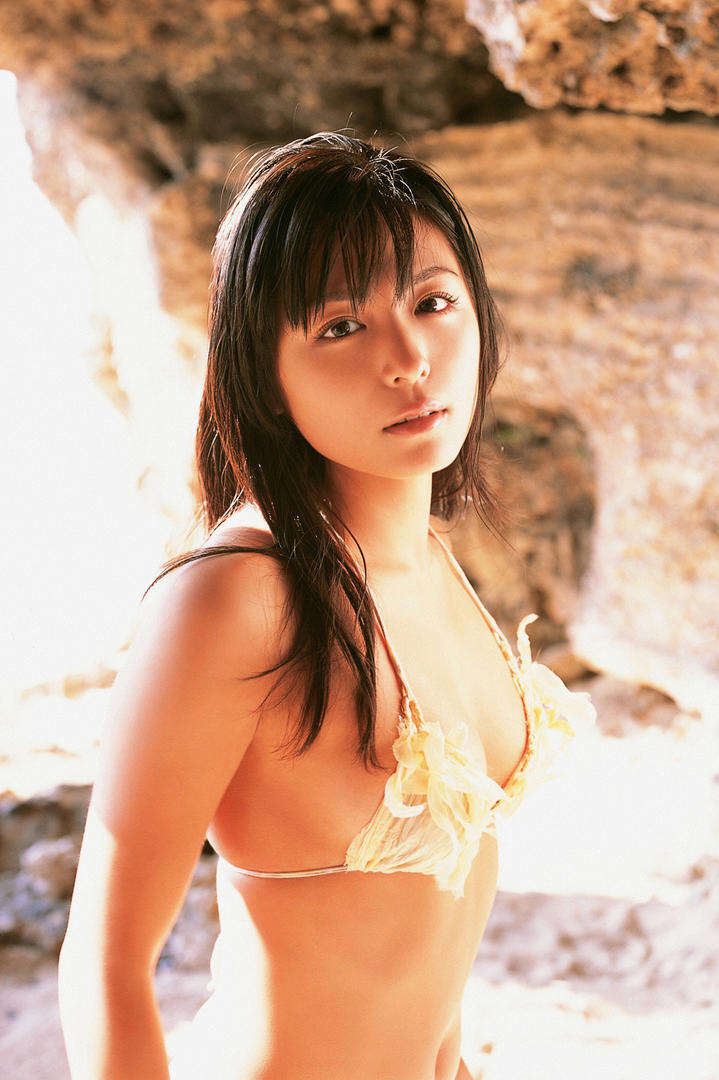 日本激情美女高清比基尼写真图片