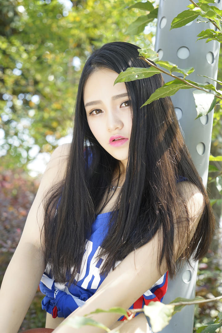青草社区首发清纯长发mm佩佩美女户外写真套图