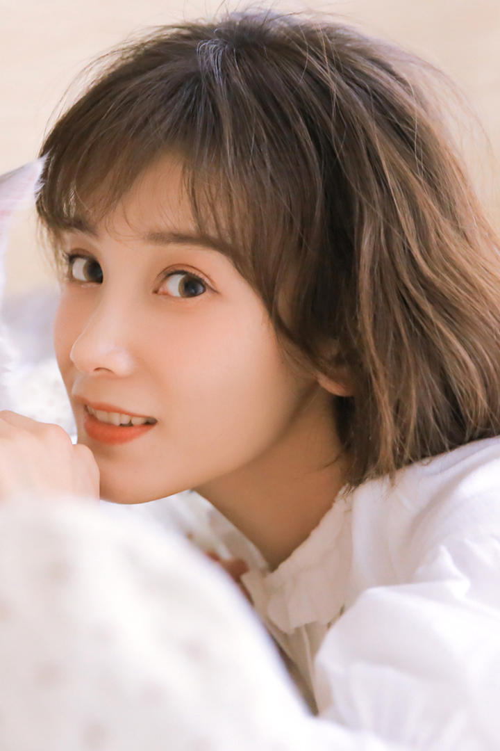 可爱的清纯短发女生个性头像高清图片