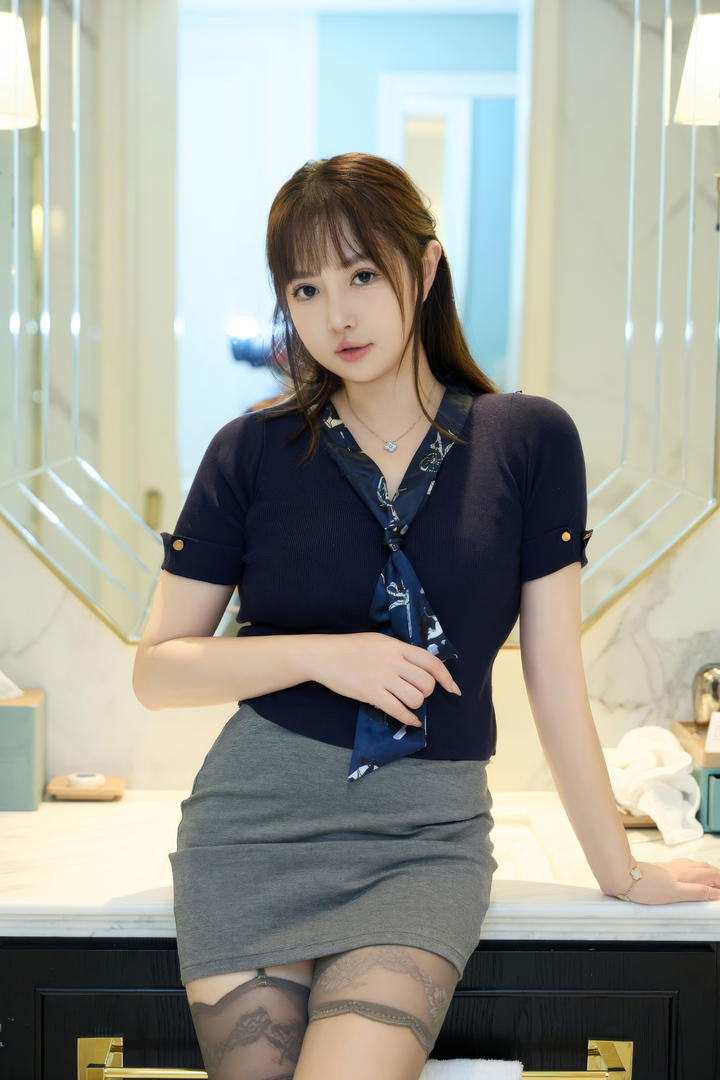 国产精品久久久久久好看的超短裙女神性感摄影图片